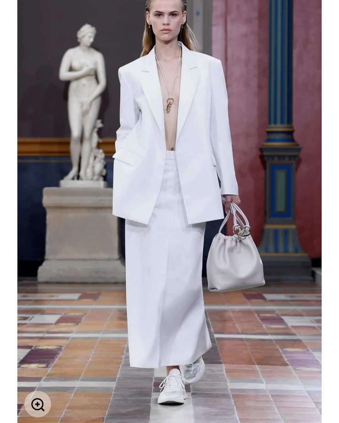 Стилист показала модные юбки весенне-летнего сезона 2024: подборка фото